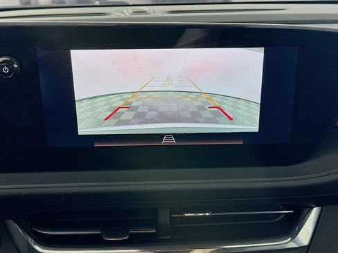 Used 2025 Buick Envista Preferred image 21