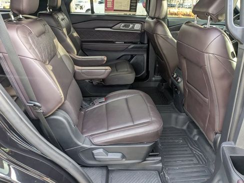 Used 2025 Ford Explorer Platinum w/ Ultimate Package image 18