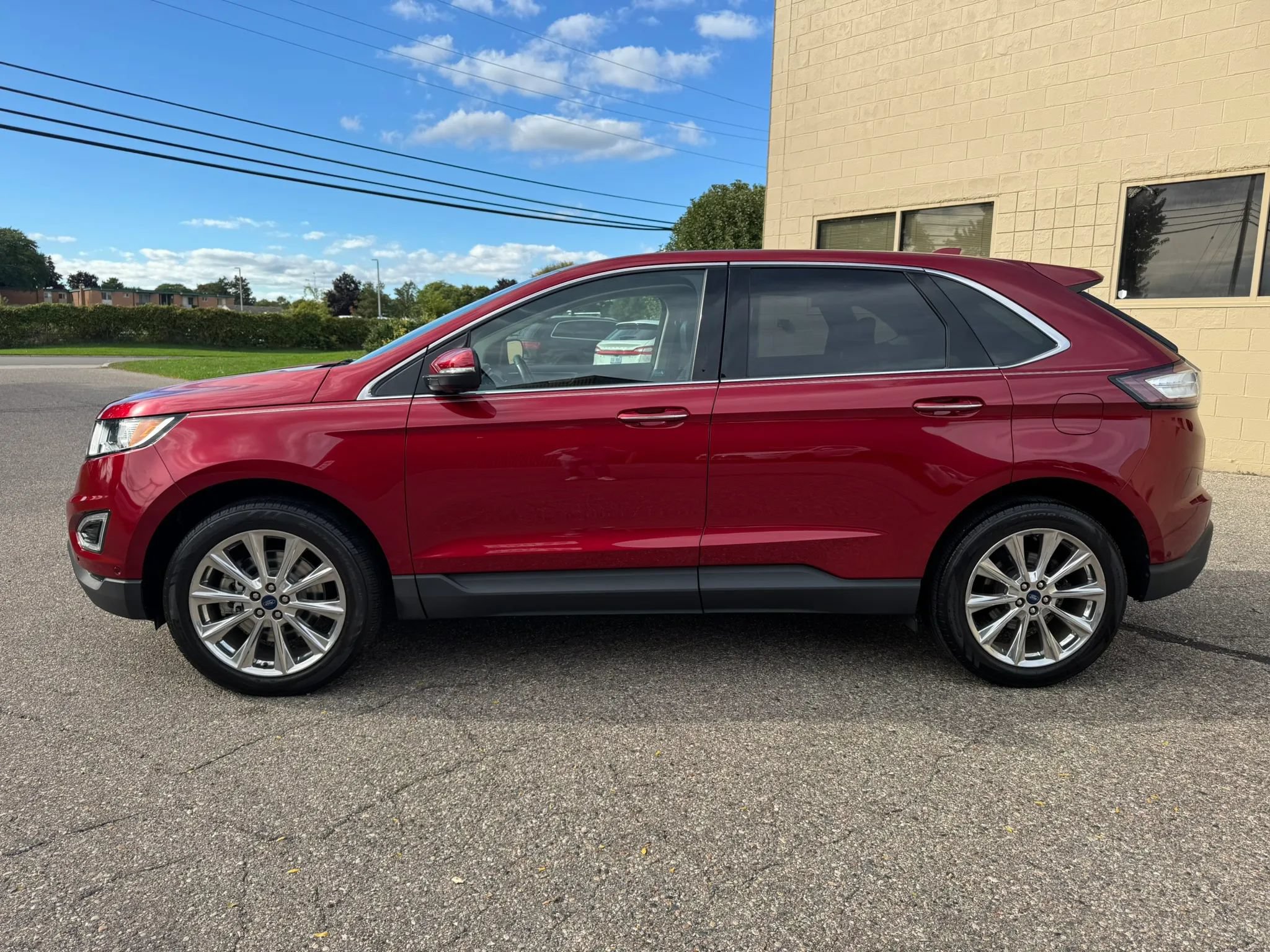 Used 2017 Ford Edge Titanium w/ Equipment Group 302A AWD/4WD image 5