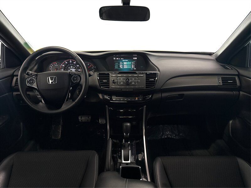 Used 2017 Honda Accord Sport image 18