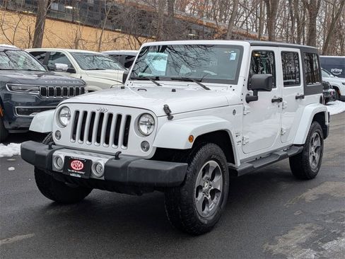 Certified 2016 Jeep Wrangler Unlimited Sahara w/ Dual Top Group image 8