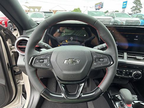 New 2026 Chevrolet Trax RS w/ Sunroof Package FWD image 18
