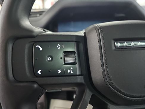 Used 2025 Land Rover Defender 110 V8 AWD/4WD image 18