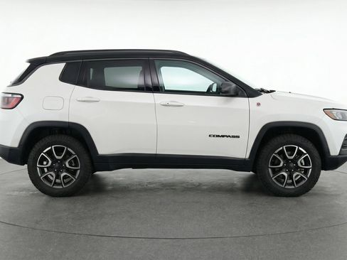 Used 2025 Jeep Compass Trailhawk AWD/4WD image 11