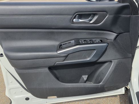 Used 2022 Nissan Pathfinder SL w/ SL Premium Package image 12