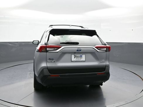 Used 2022 Toyota RAV4 LE AWD/4WD image 7