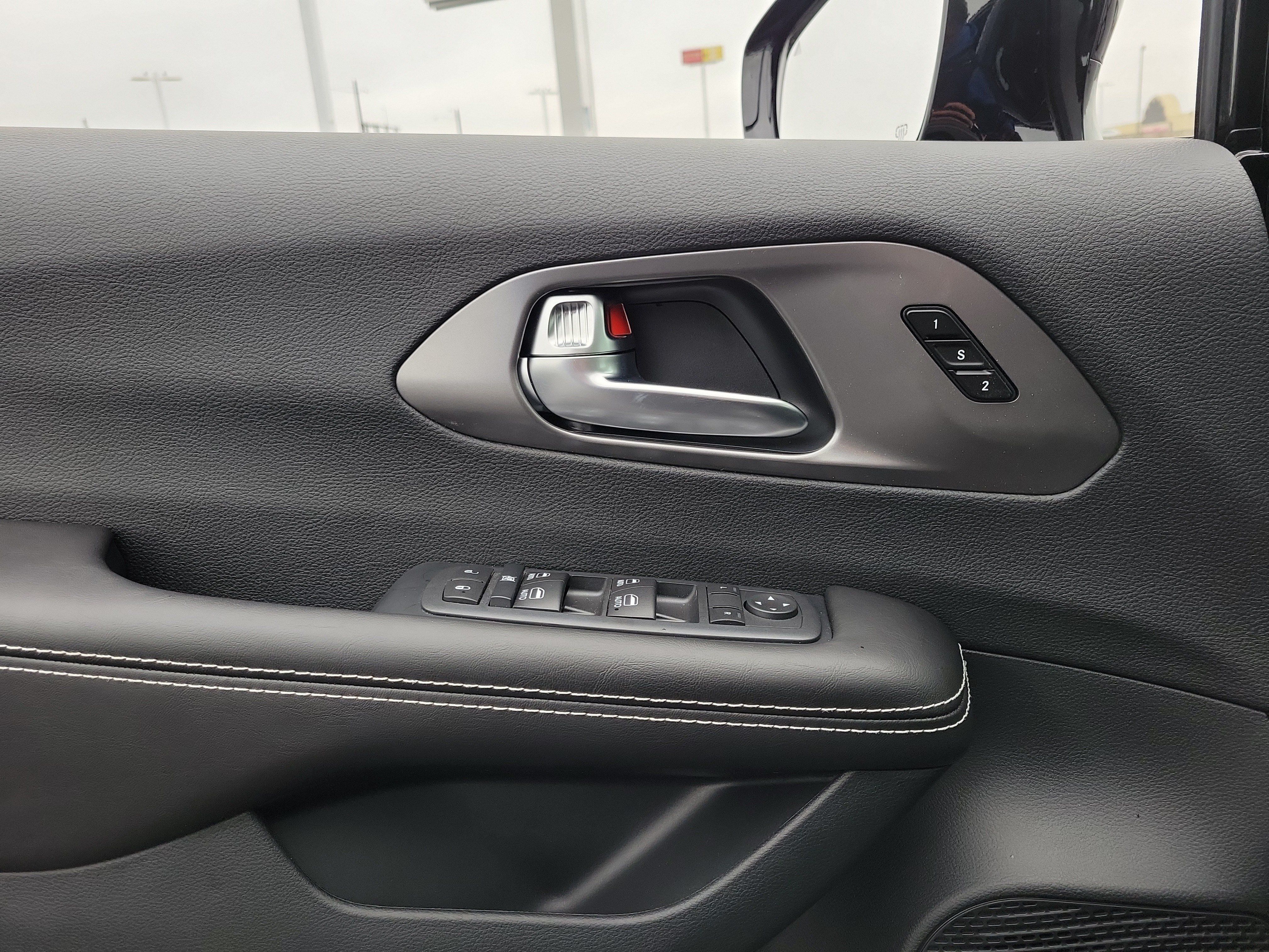 New 2026 Chrysler Pacifica Select FWD image 13