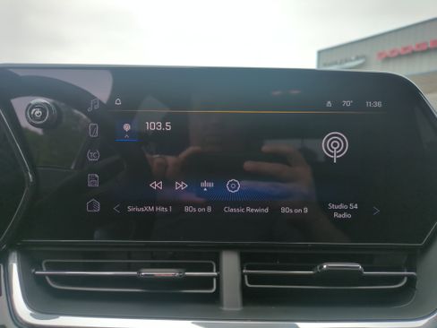 Used 2024 Chevrolet Trax RS FWD image 15