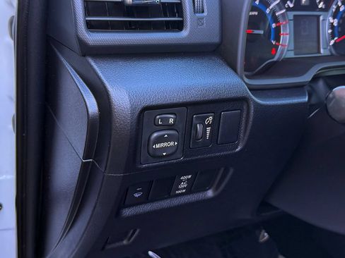 Used 2018 Toyota 4Runner TRD Off-Road Premium w/ Convenience Package AWD/4WD image 19