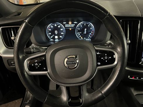 Used 2018 Volvo XC60 T6 Momentum w/ Convenience Package image 16