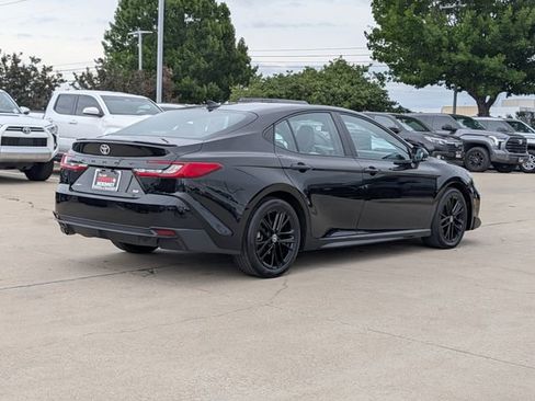 Used 2025 Toyota Camry SE FWD image 5
