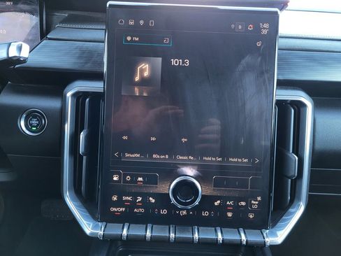 Used 2024 GMC Acadia Elevation image 13