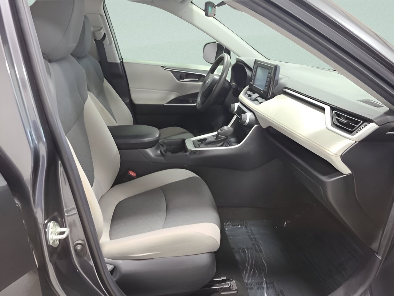 Used 2020 Toyota RAV4 XLE AWD/4WD image 12