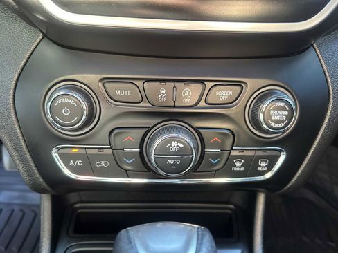 Used 2021 Jeep Cherokee Latitude Lux 80th Anniv w/ Quick Order Package 26U 80TH image 16