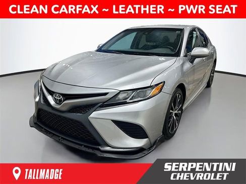Used 2018 Toyota Camry SE FWD image 1