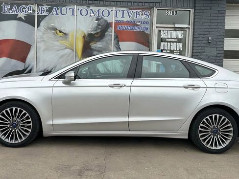 Used 2017 Ford Fusion SE w/ Fusion SE Technology Package image 5