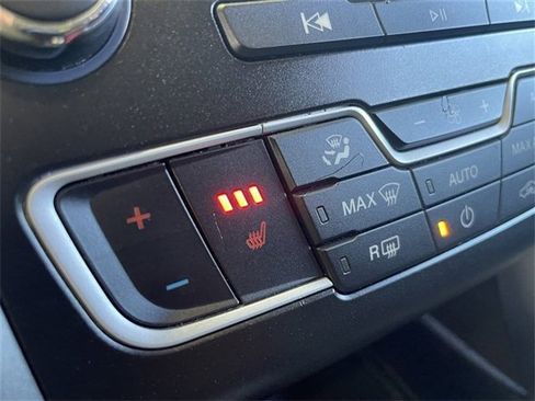 Used 2019 Ford Fusion SE image 20