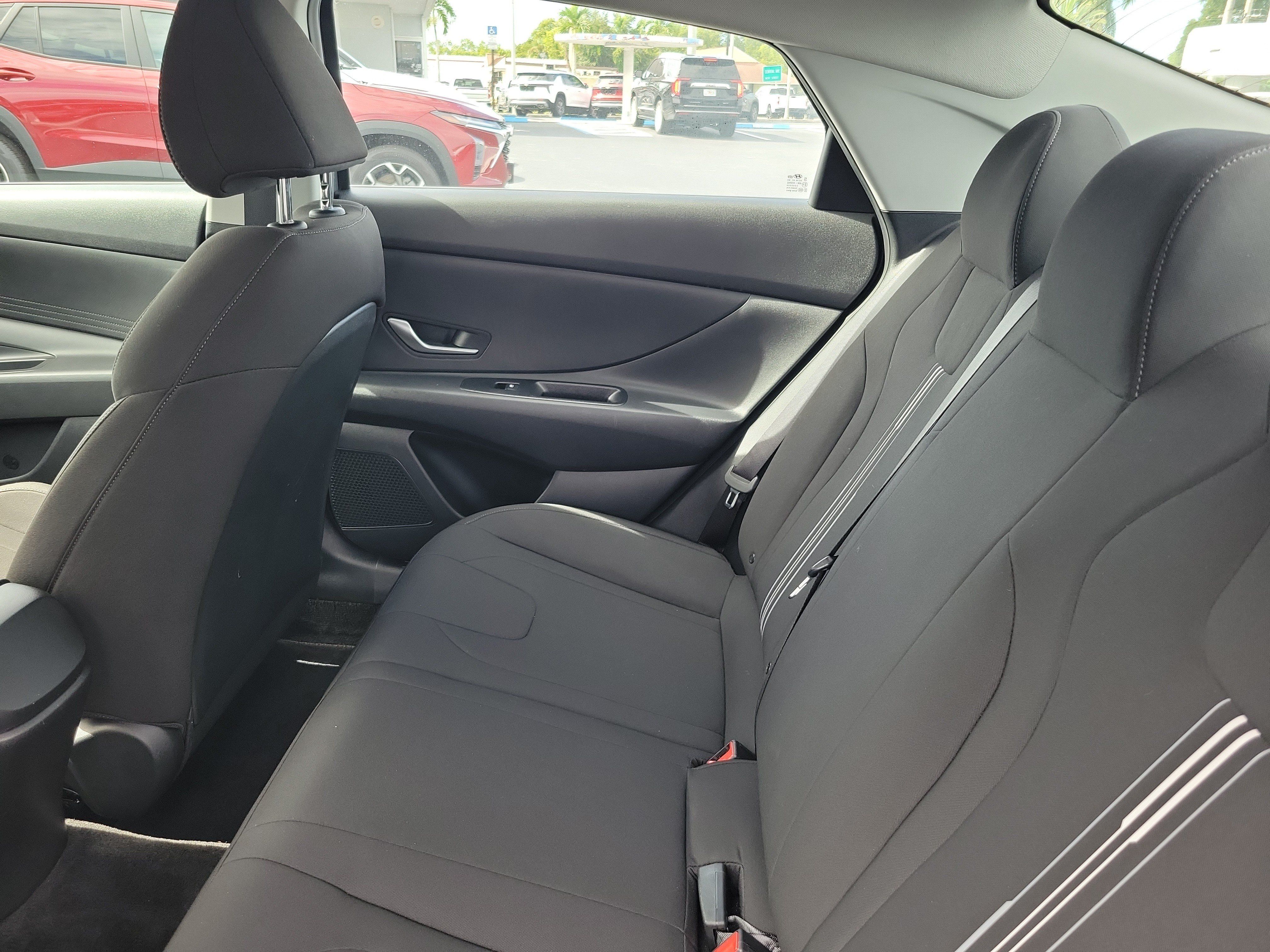 Used 2023 Hyundai Elantra Blue FWD image 9