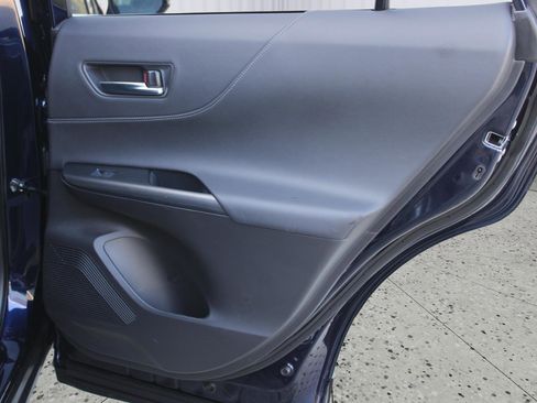 Used 2023 Toyota Venza XLE image 39