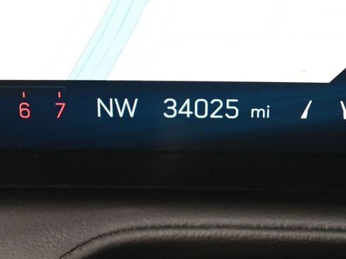 Used 2024 Cadillac XT4 Premium Luxury image 33