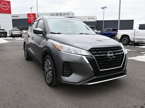 Used 2024 Nissan Kicks SV image 2