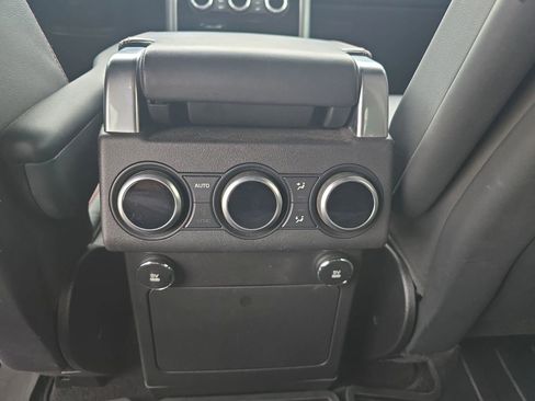 Used 2018 Land Rover Discovery HSE Luxury image 16