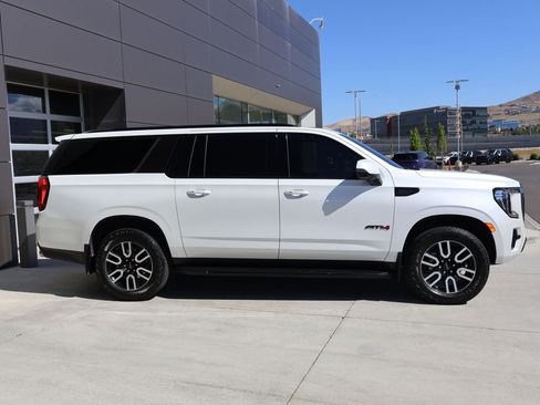 Used 2024 GMC Yukon XL AT4 w/ Technology Package AWD/4WD image 4