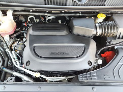 Used 2023 Chrysler Voyager LX image 35