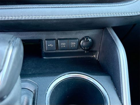 Used 2021 Toyota Highlander LE image 18