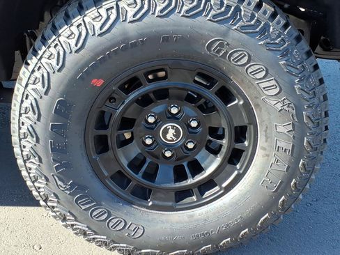 New 2026 Ford Bronco Badlands w/ Sasquatch Package AWD/4WD image 5