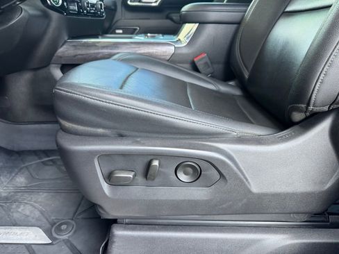 Used 2024 Chevrolet Silverado 3500 LTZ w/ LTZ Convenience Package image 6