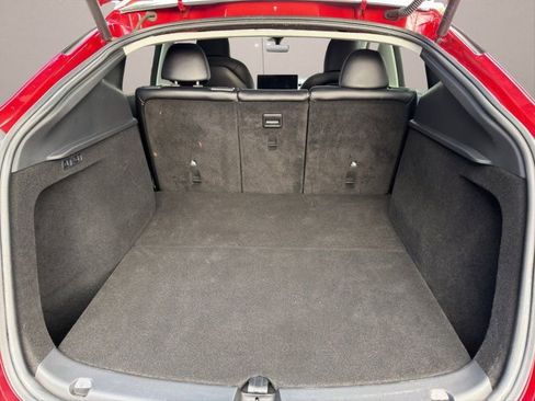 Used 2022 Tesla Model Y Long Range image 11