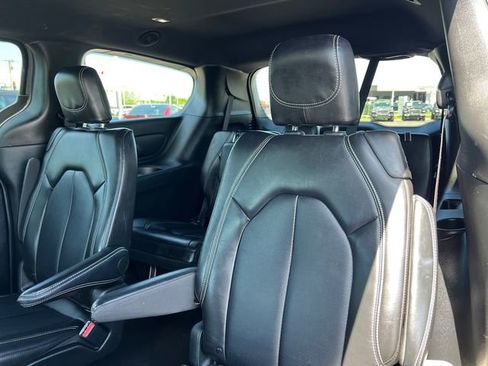 Used 2025 Chrysler Pacifica Select FWD image 28