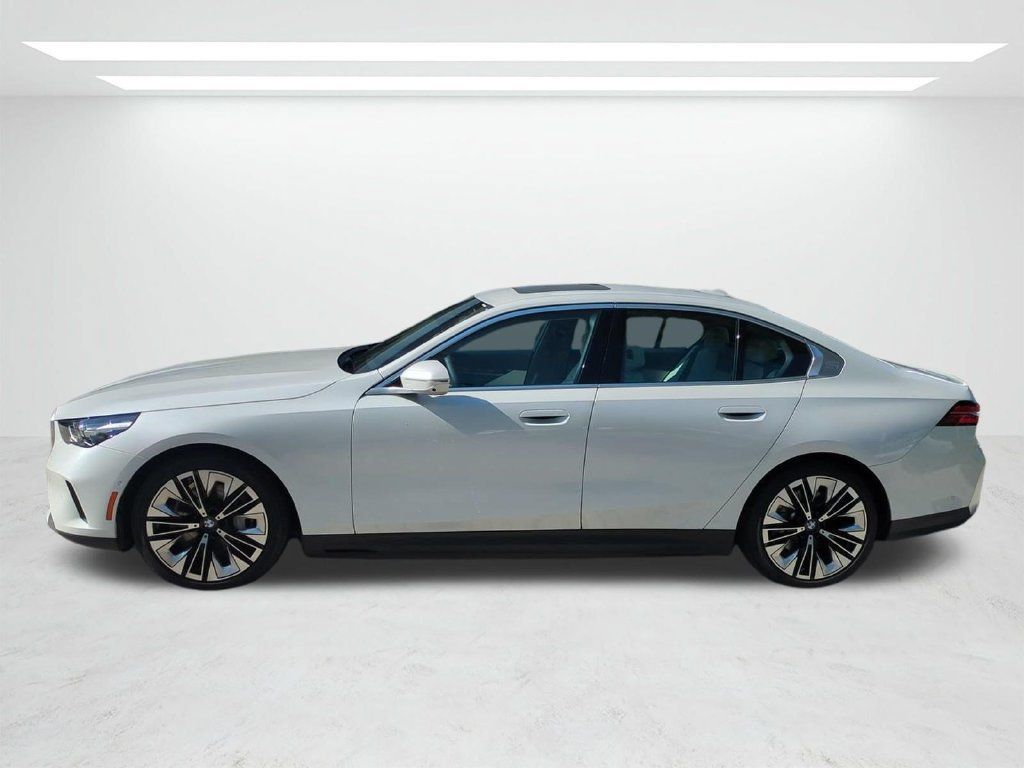 New 2026 BMW i5 eDrive40 w/ Premium Package AWD/4WD image 7