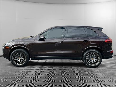 Used 2017 Porsche Cayenne Platinum Edition AWD/4WD image 2