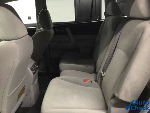 Used 2013 Toyota Highlander Plus AWD/4WD image 28