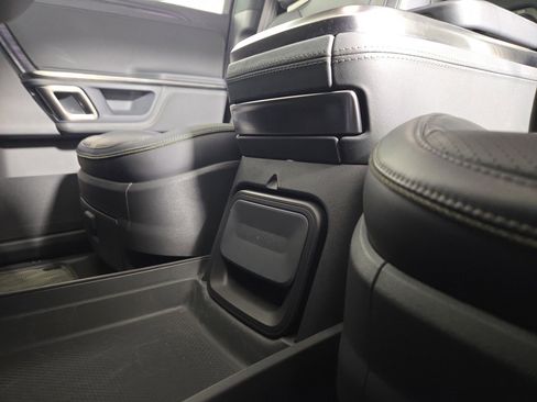 Used 2024 Rivian R1S Adventure AWD/4WD image 33