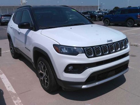 Used 2024 Jeep Compass Limited AWD/4WD image 3