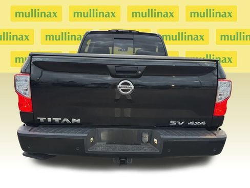 Used 2021 Nissan Titan SV w/ Accessory Utility Package image 6