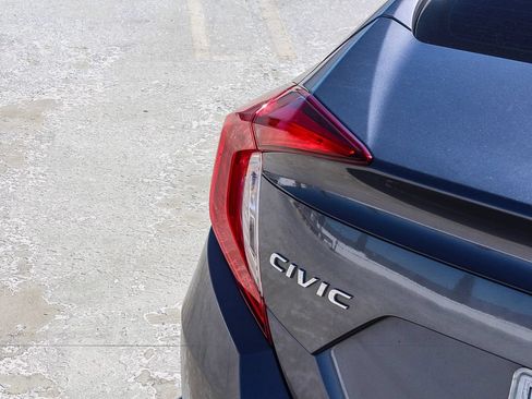 Used 2018 Honda Civic EX image 7
