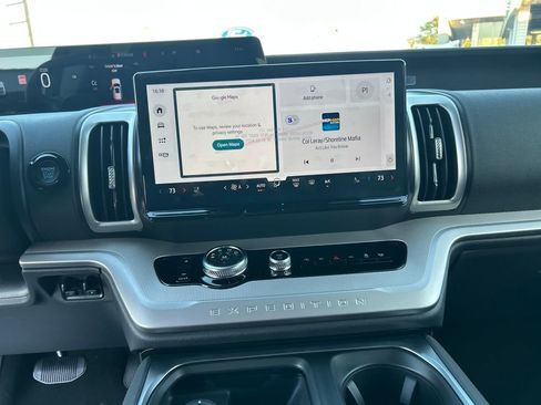 New 2025 Ford Expedition Active image 16