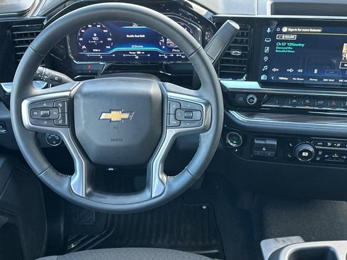 Used 2025 Chevrolet Silverado 1500 LT image 17