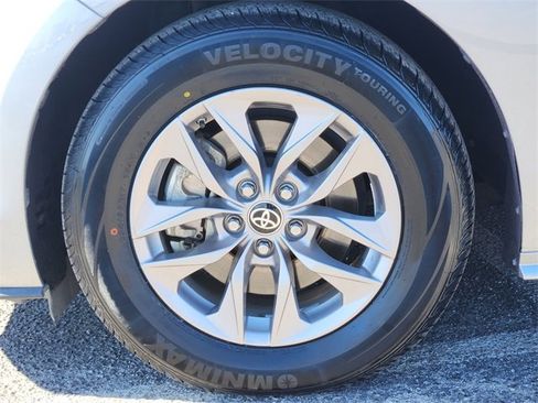 Certified 2022 Toyota Sienna LE image 8