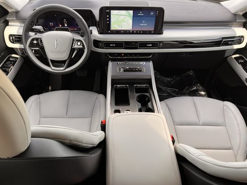 Used 2026 Lincoln Aviator 2WD image 9