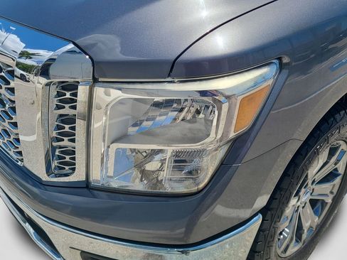 Used 2019 Nissan Titan SV w/ SV Convenience Package RWD image 24