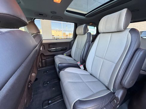Used 2016 Kia Sedona SX Limited image 17