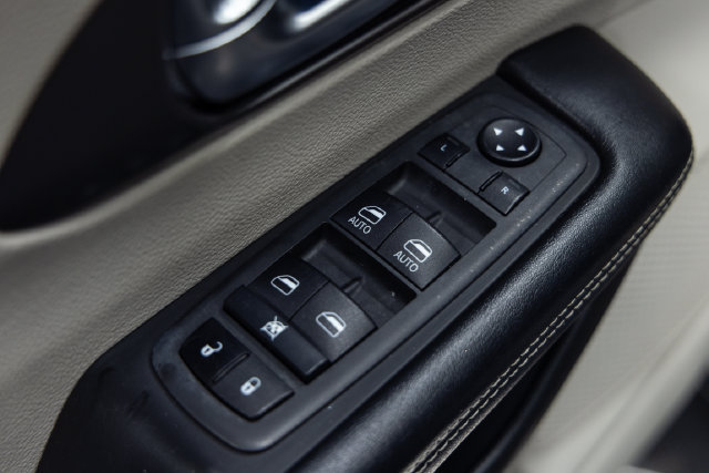 Used 2022 Chrysler Pacifica Touring-L FWD image 12