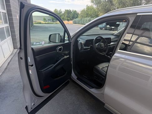 Used 2025 Kia Sorento EX AWD/4WD image 18