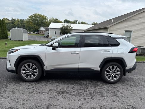 Used 2023 Toyota RAV4 XLE Premium AWD/4WD image 6