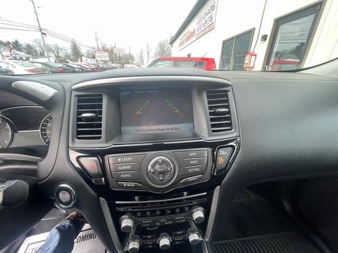 Used 2017 Nissan Pathfinder S image 15